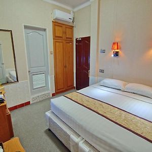 Habitación Estándar con 2 Camas Individuales